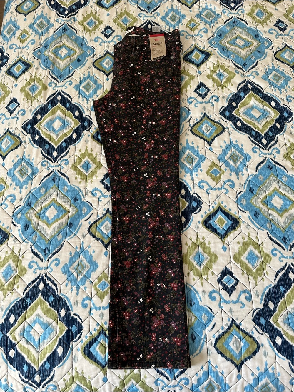 Levi's 314 Shaping Straight Black Floral Jeans. Size 31x30. NWT - Picture 4 of 15
